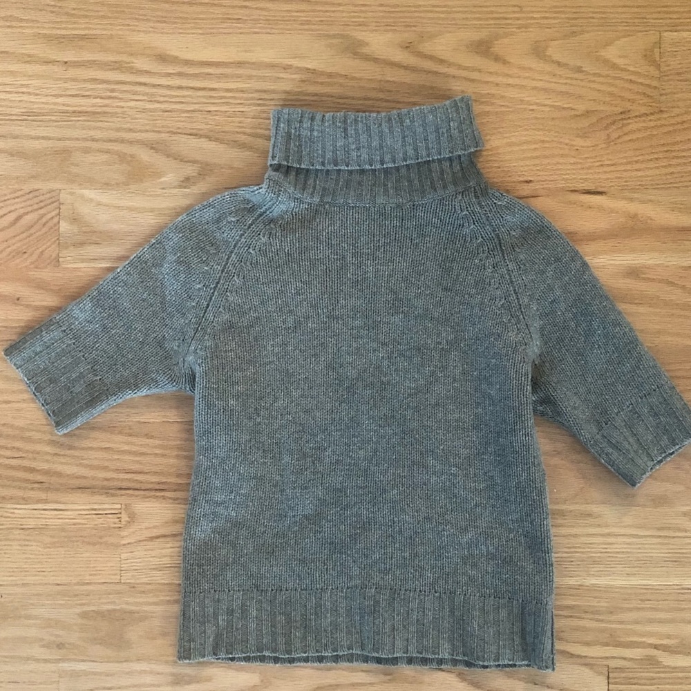 100% Cashmere Women's Gray Short-Sleeve Turtleneck Sweater